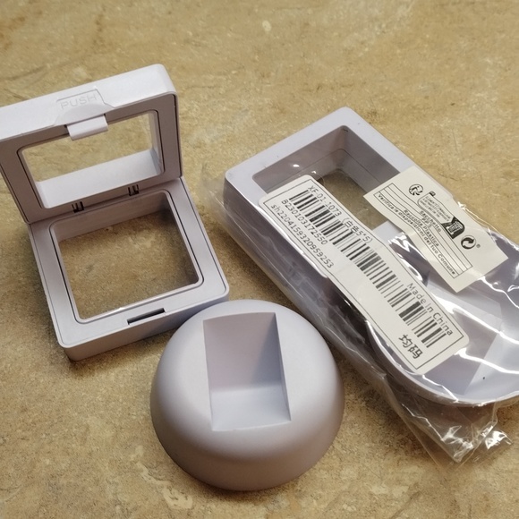 💗5/$25  Small white jewelry and coin display boxes with stand - Picture 6 of 6